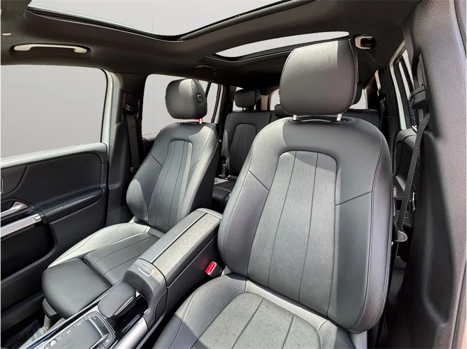 Mercedes-Benz GLB photo 20
