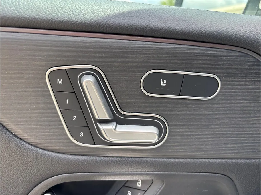 Mercedes-Benz GLB photo 21
