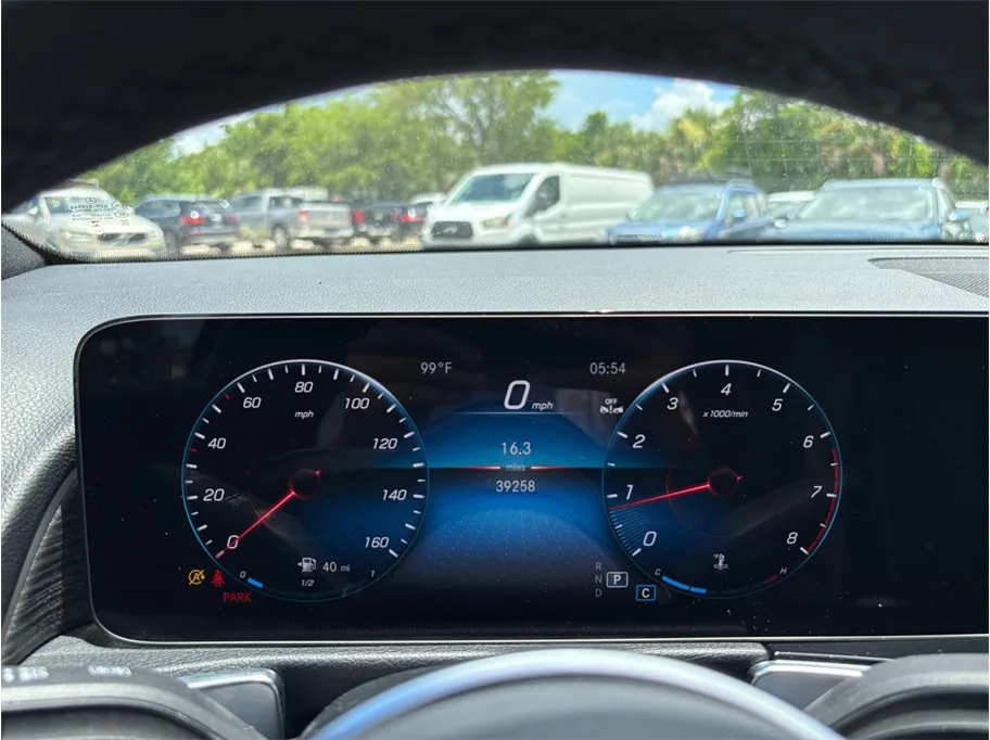 Mercedes-Benz GLB photo 25