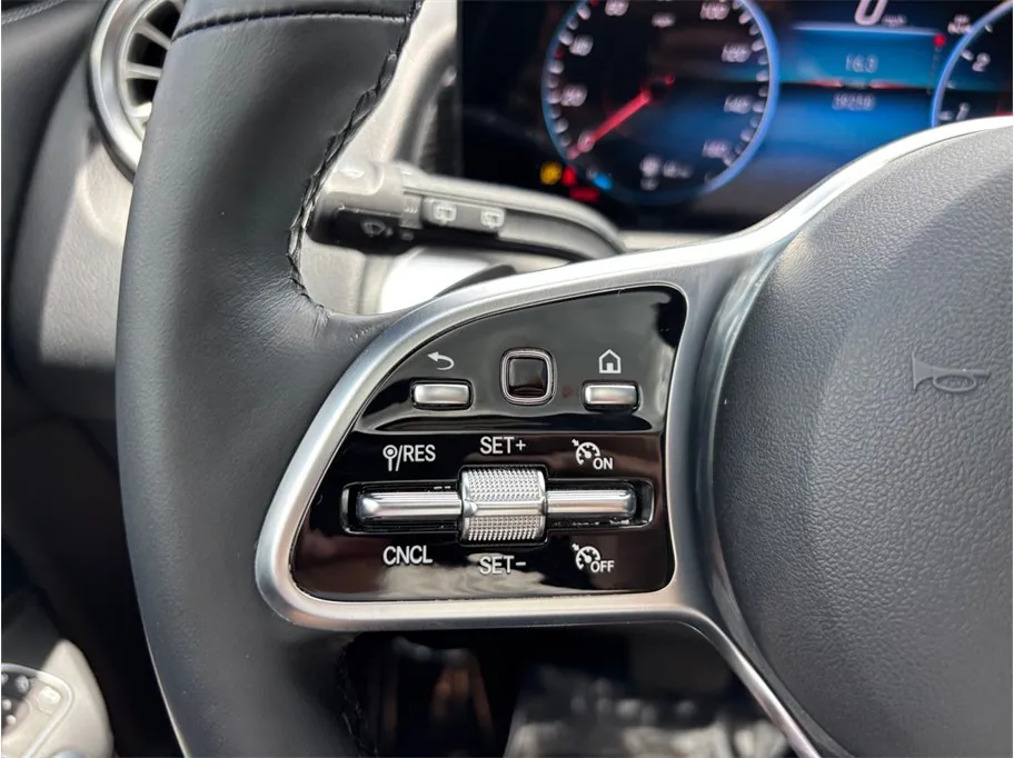 Mercedes-Benz GLB photo 27
