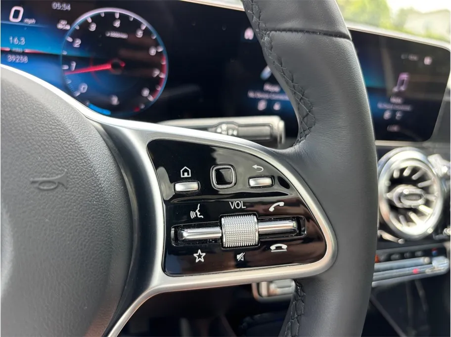Mercedes-Benz GLB photo 28