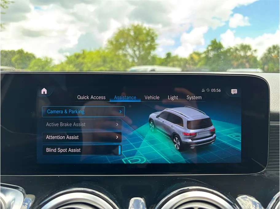 Mercedes-Benz GLB photo 33