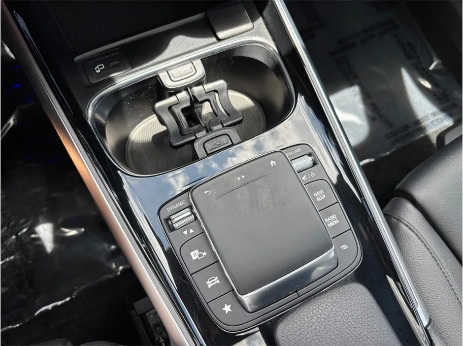 Mercedes-Benz GLB photo 34