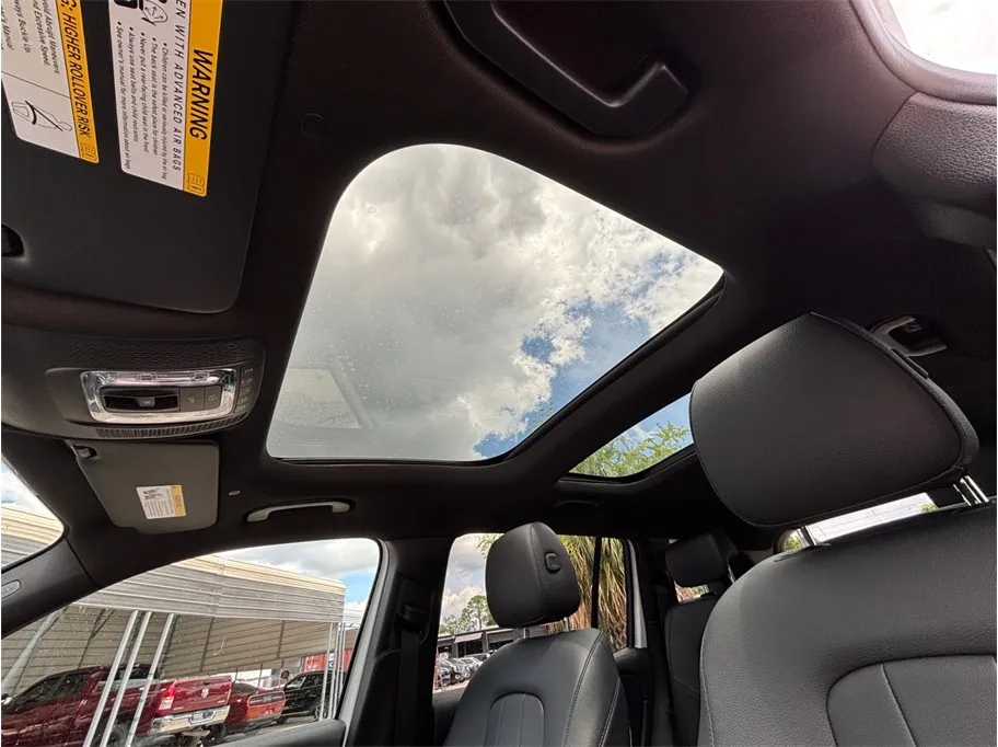 Mercedes-Benz GLB photo 36