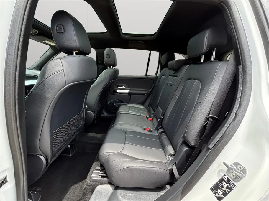 Mercedes-Benz GLB photo 37