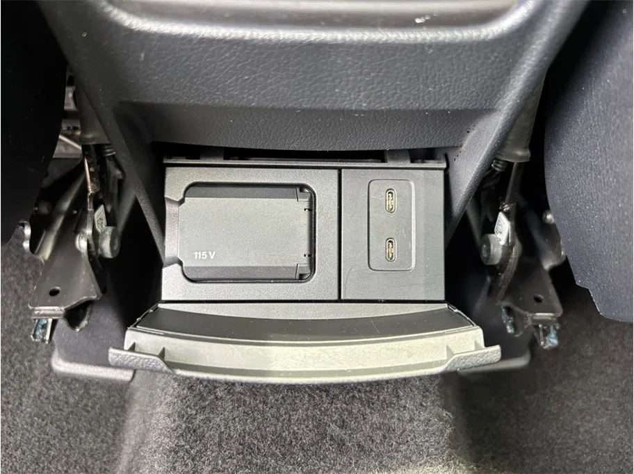 Mercedes-Benz GLB photo 40