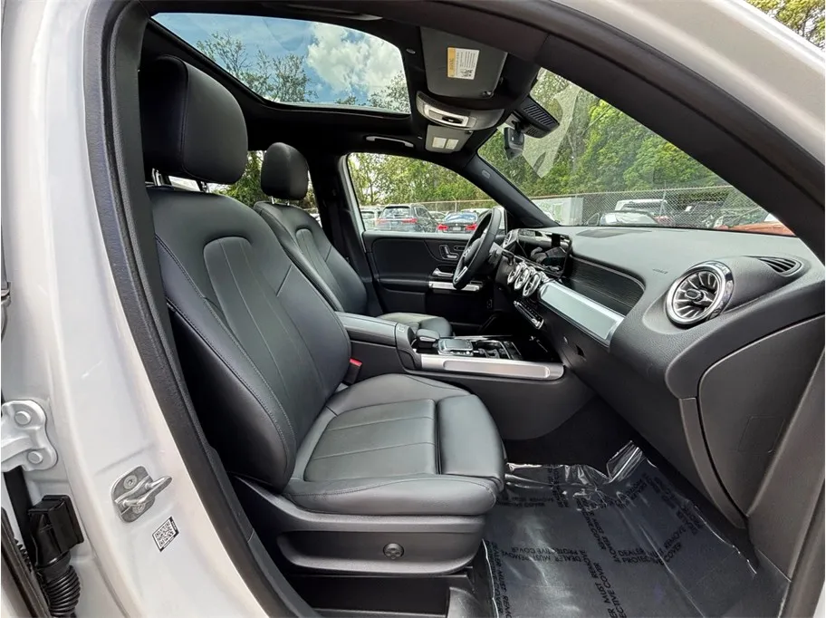 Mercedes-Benz GLB photo 43