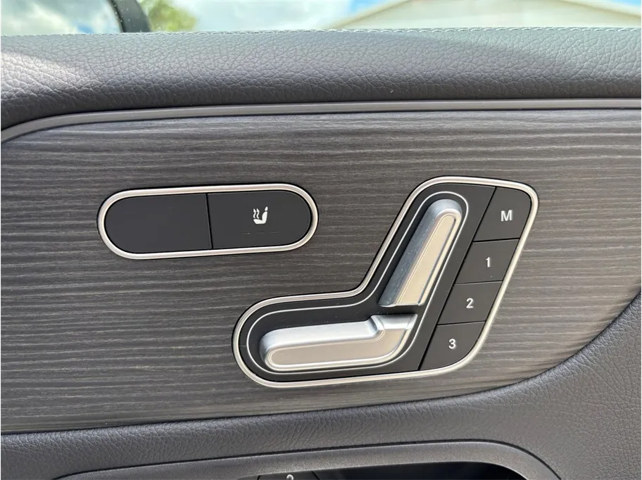 Mercedes-Benz GLB photo 44