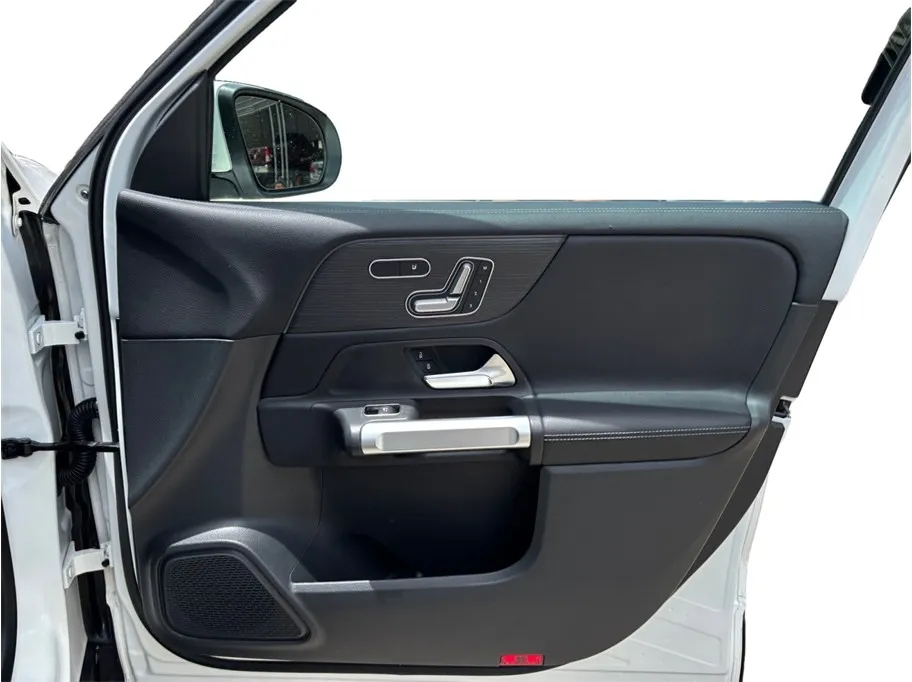 Mercedes-Benz GLB photo 45