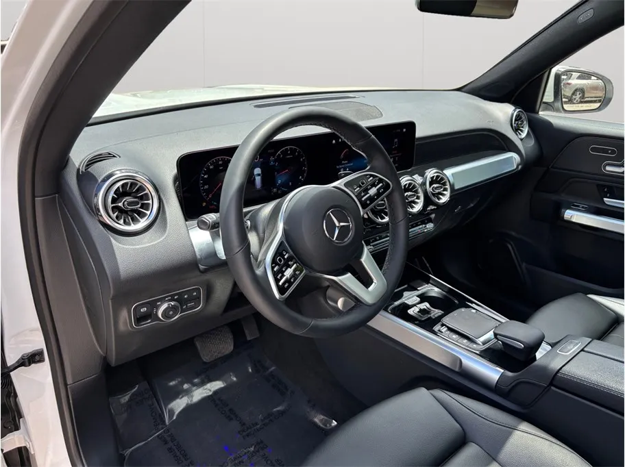 Mercedes-Benz GLB photo 6