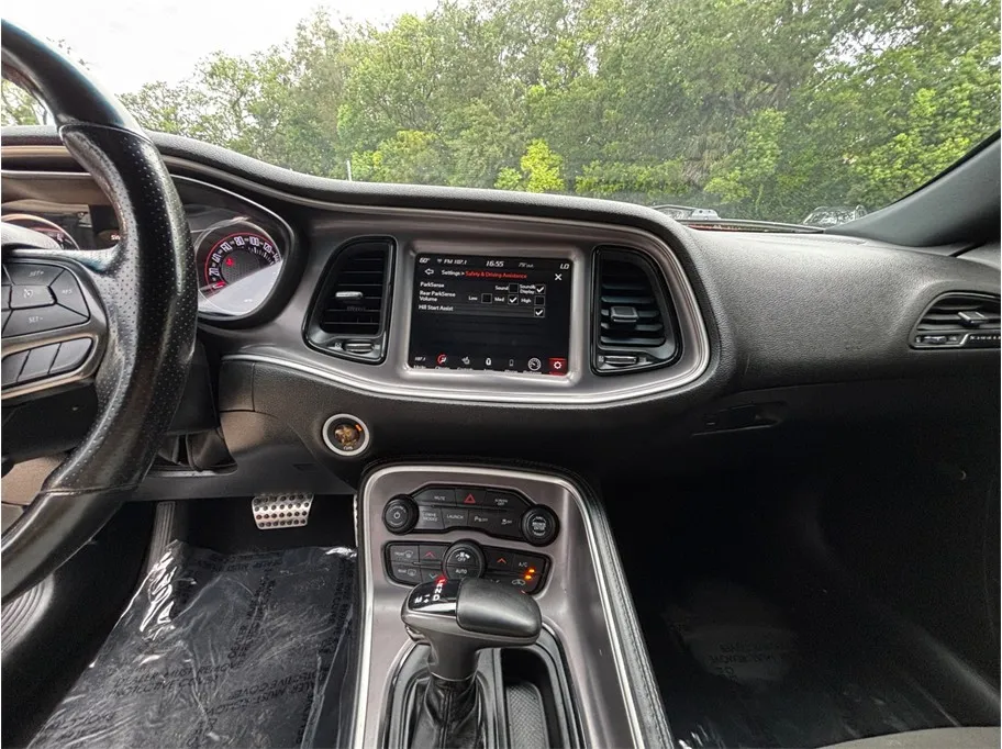 Dodge Challenger photo 11