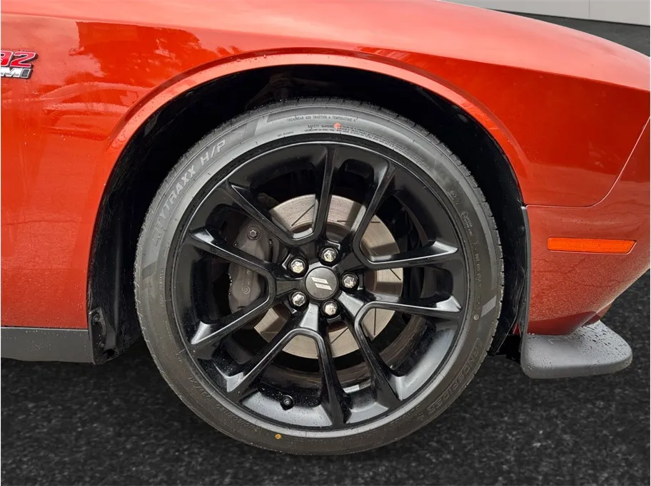 Dodge Challenger photo 12