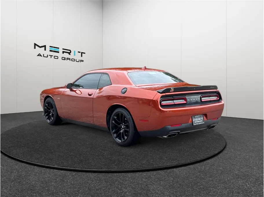 Dodge Challenger photo 7