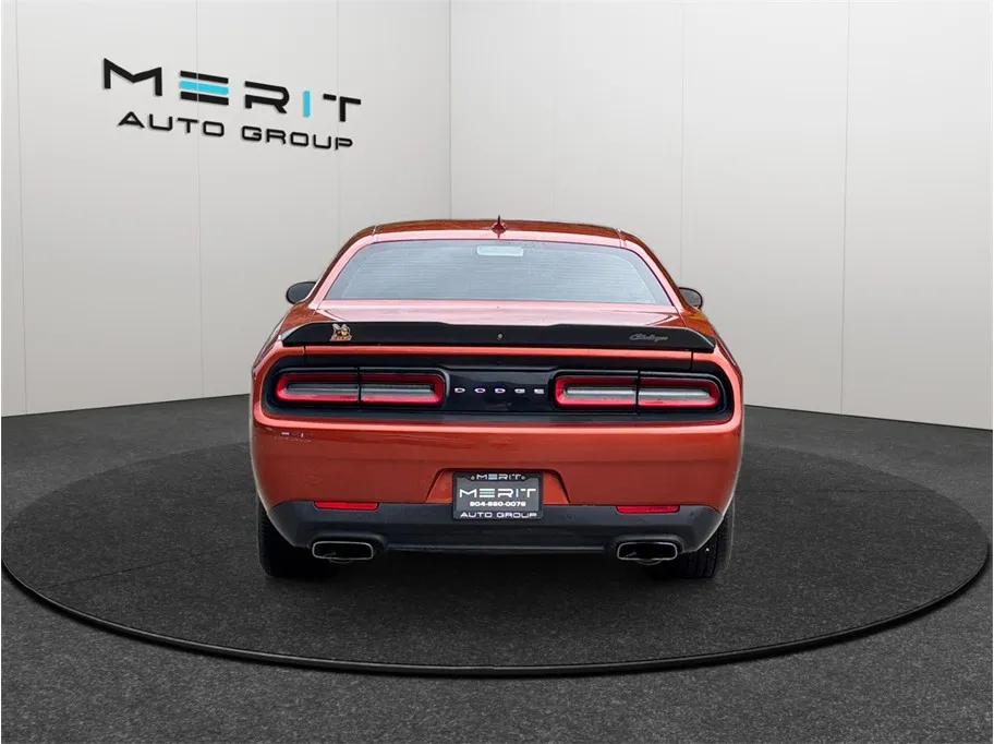 Dodge Challenger photo 8