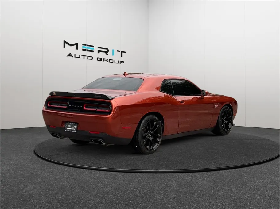 Dodge Challenger photo 9