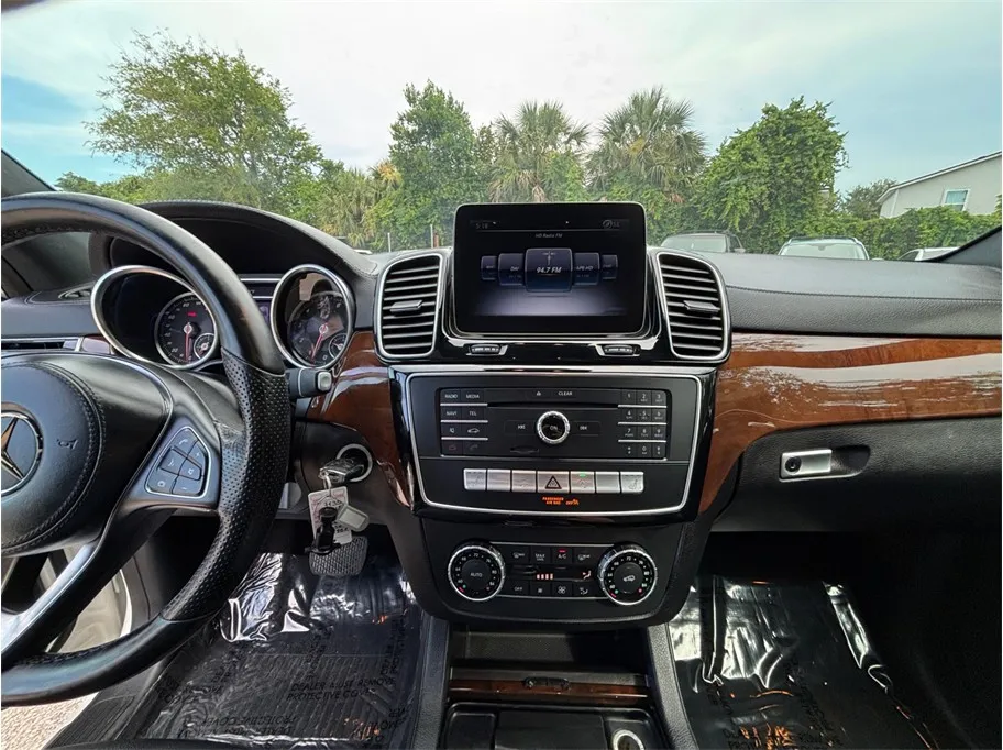 Mercedes-Benz GLS photo 11