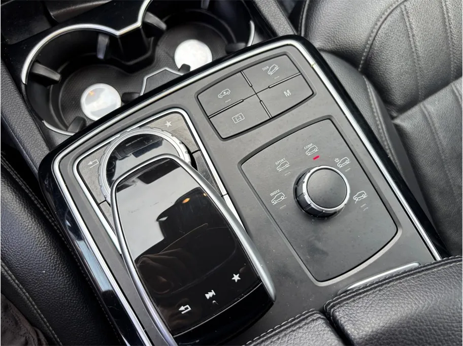 Mercedes-Benz GLS photo 32
