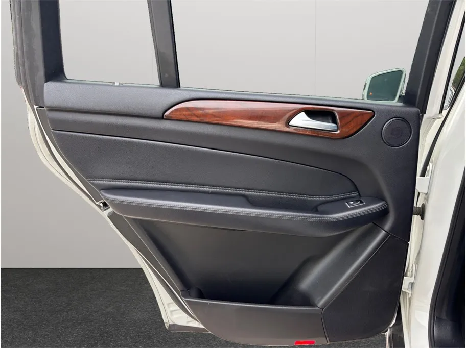 Mercedes-Benz GLS photo 37