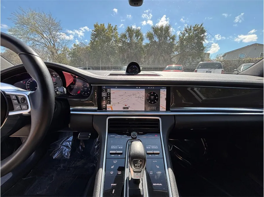 Porsche Panamera photo 11