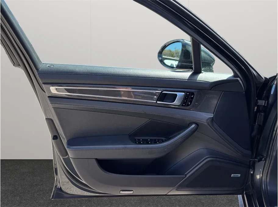 Porsche Panamera photo 20