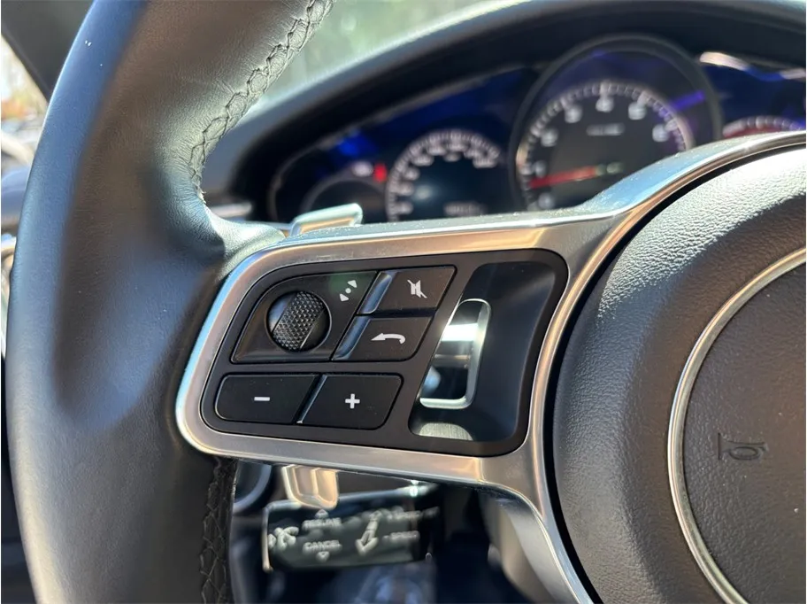 Porsche Panamera photo 26