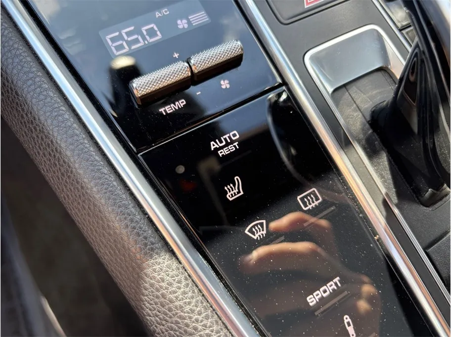 Porsche Panamera photo 33