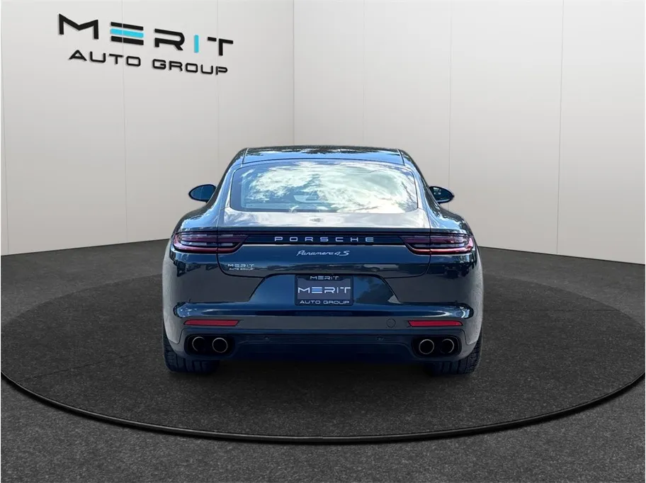 Porsche Panamera photo 8