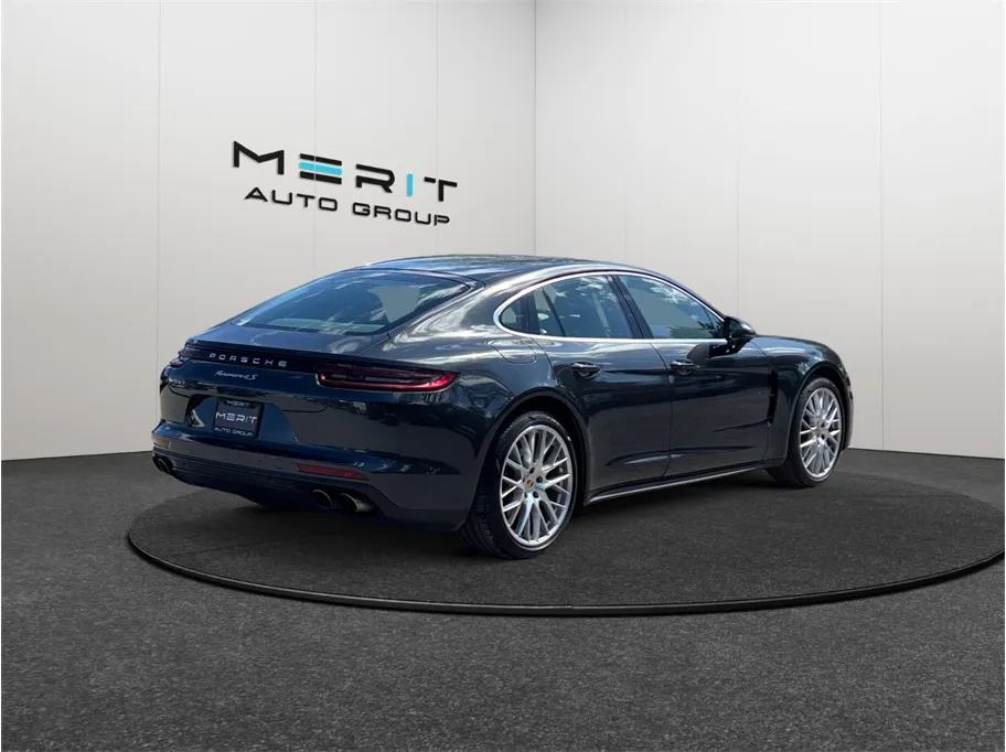 Porsche Panamera photo 9