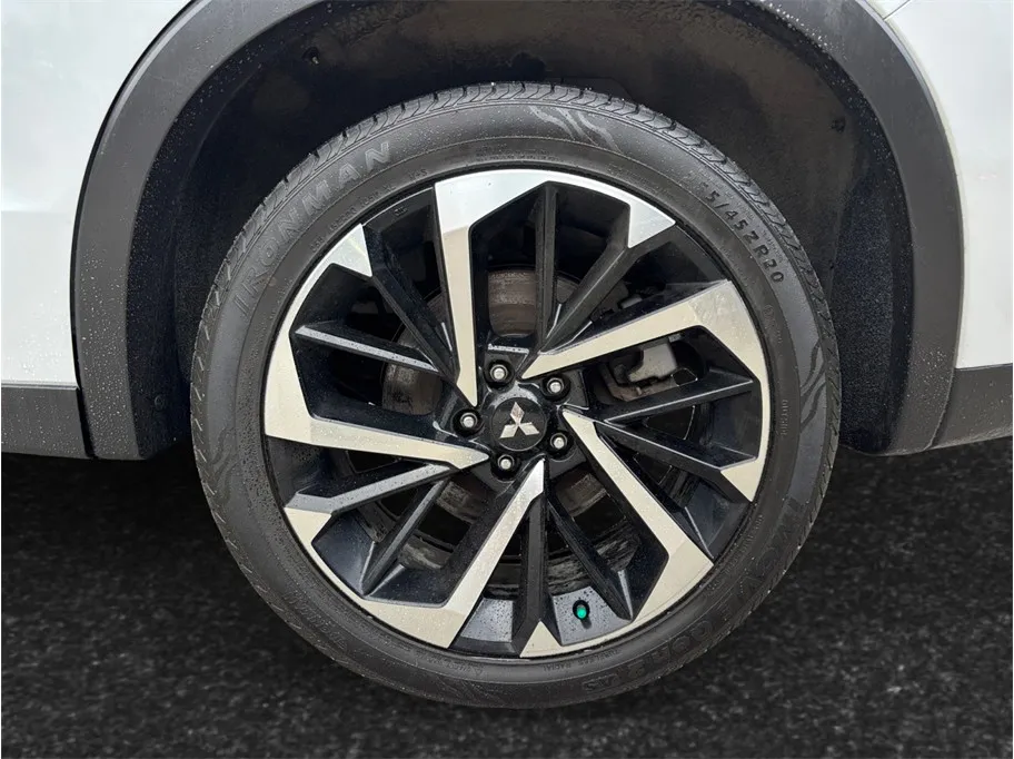 Mitsubishi Outlander photo 14