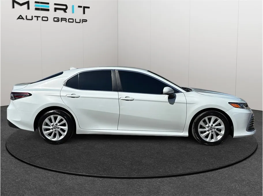 Toyota Camry photo 10