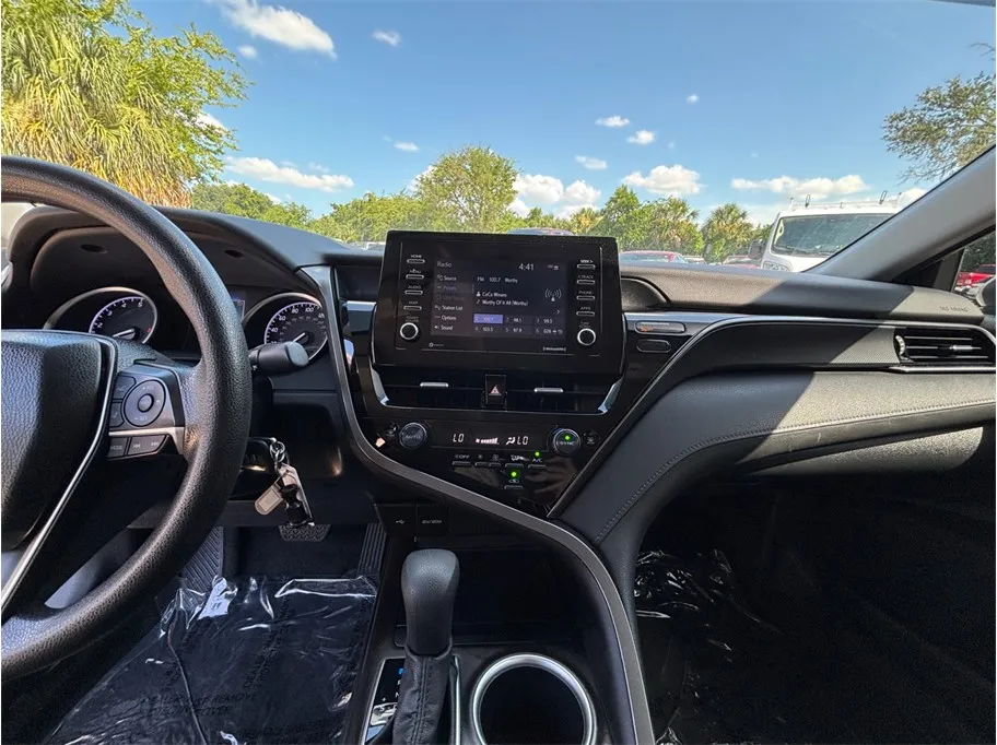 Toyota Camry photo 11