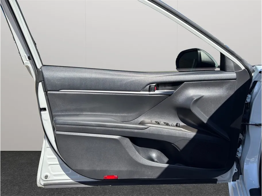 Toyota Camry photo 16
