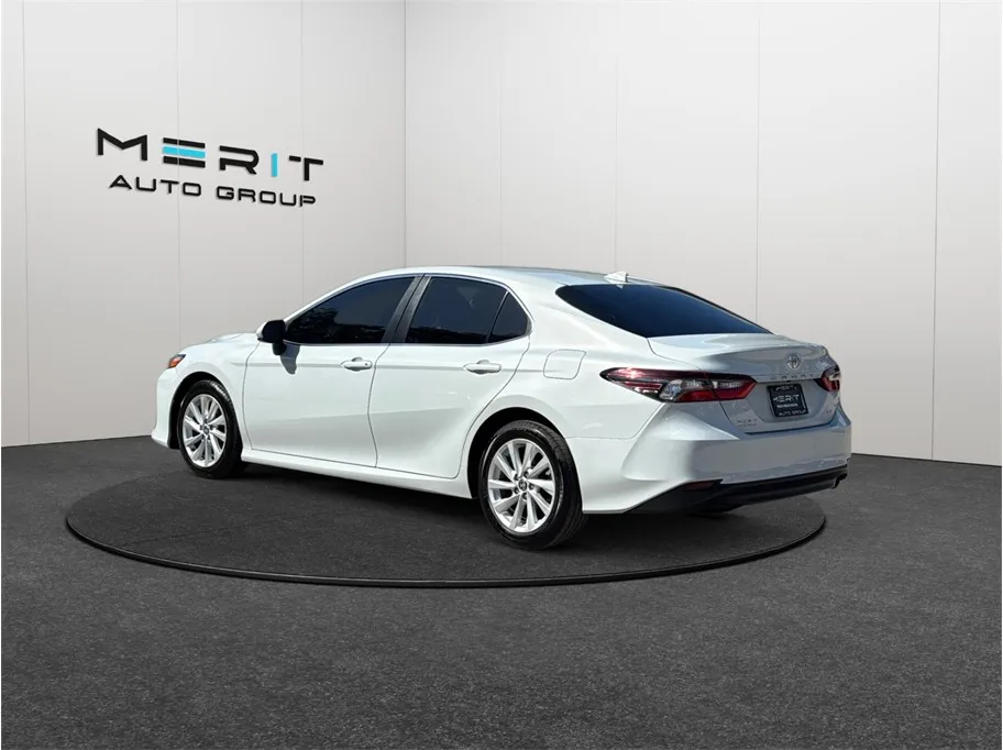 Toyota Camry photo 7