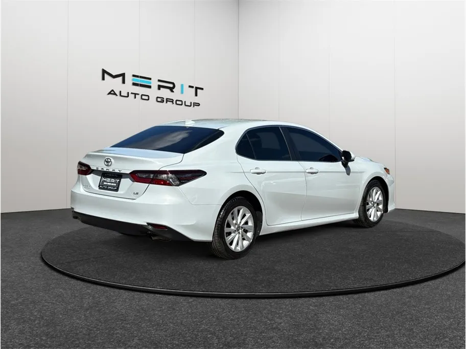 Toyota Camry photo 9