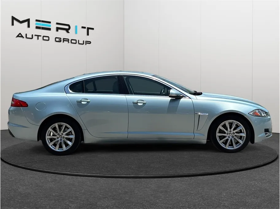 Jaguar XF photo 10