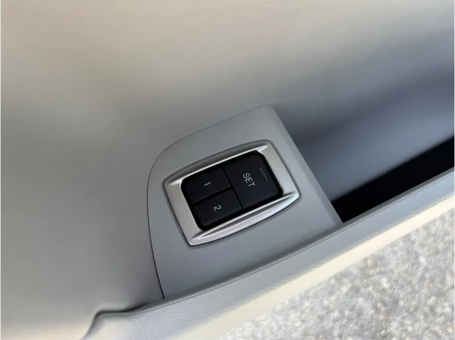 Jaguar XF photo 22