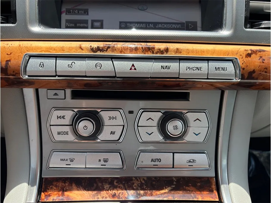 Jaguar XF photo 31