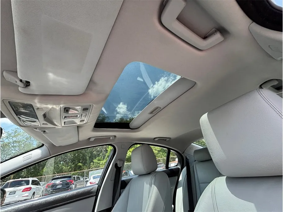 Jaguar XF photo 35