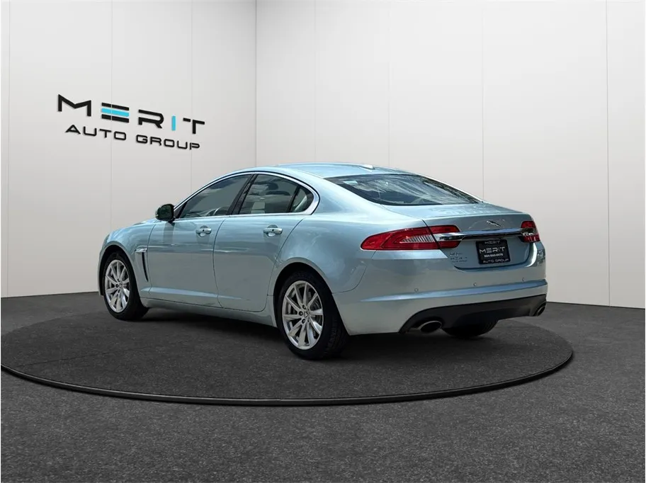 Jaguar XF photo 7