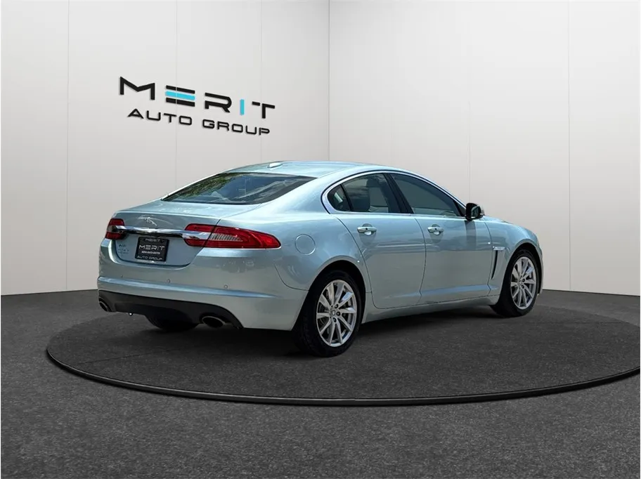 Jaguar XF photo 9