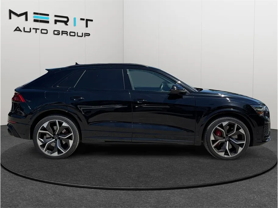 Audi RS Q8 photo 10