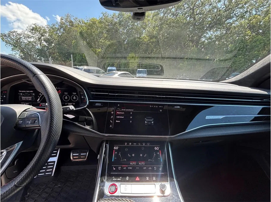 Audi RS Q8 photo 11