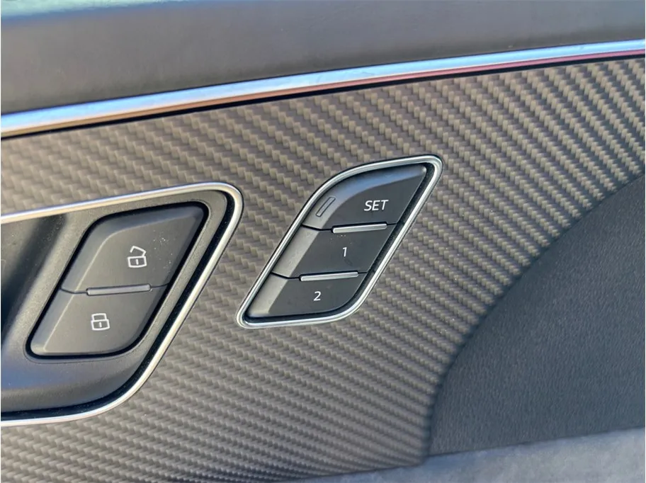 Audi RS Q8 photo 27