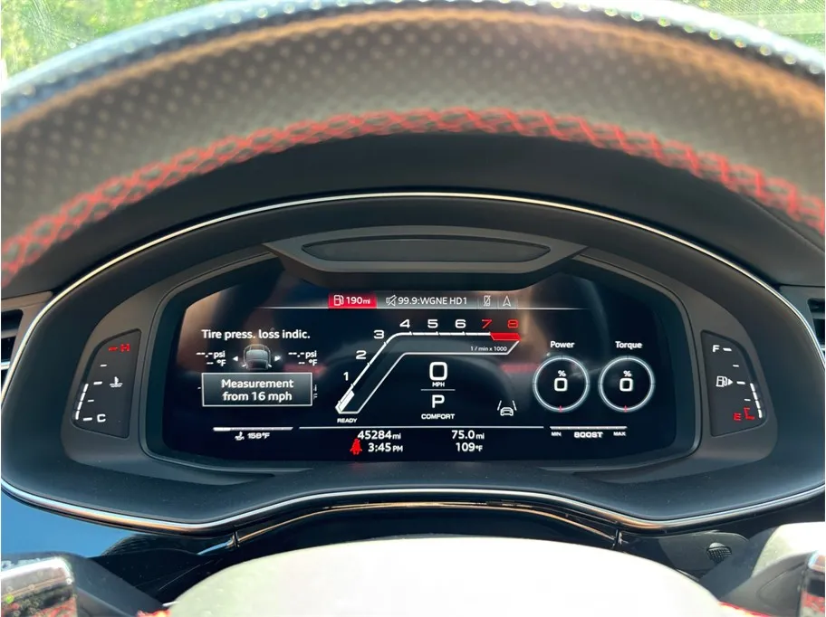 Audi RS Q8 photo 29