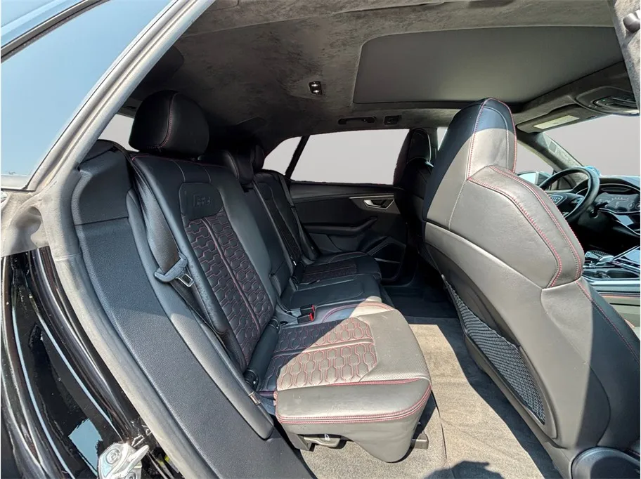 Audi RS Q8 photo 48