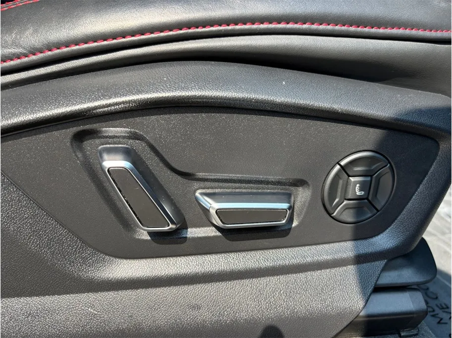 Audi RS Q8 photo 50