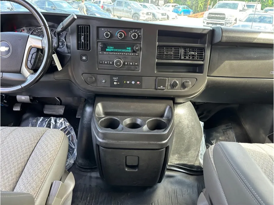 Chevrolet Express photo 11