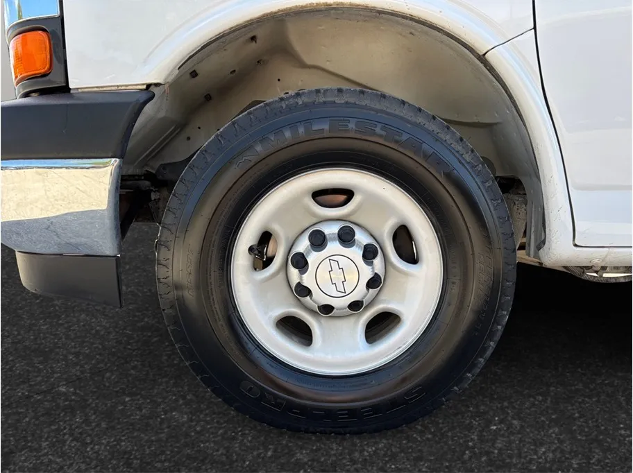 Chevrolet Express photo 12