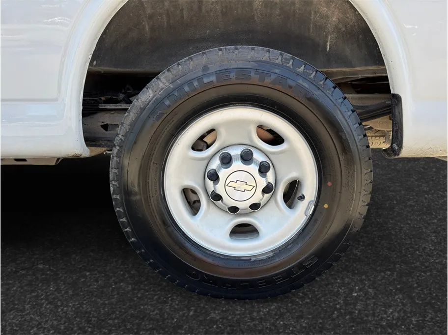 Chevrolet Express photo 13
