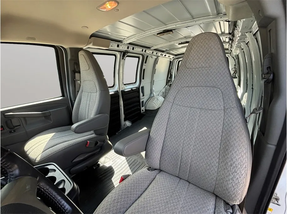 Chevrolet Express photo 15